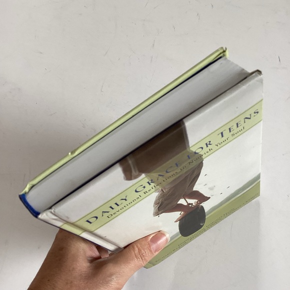 🛍️$5 Add-on🛍️ Teens devotional book - Picture 2 of 5